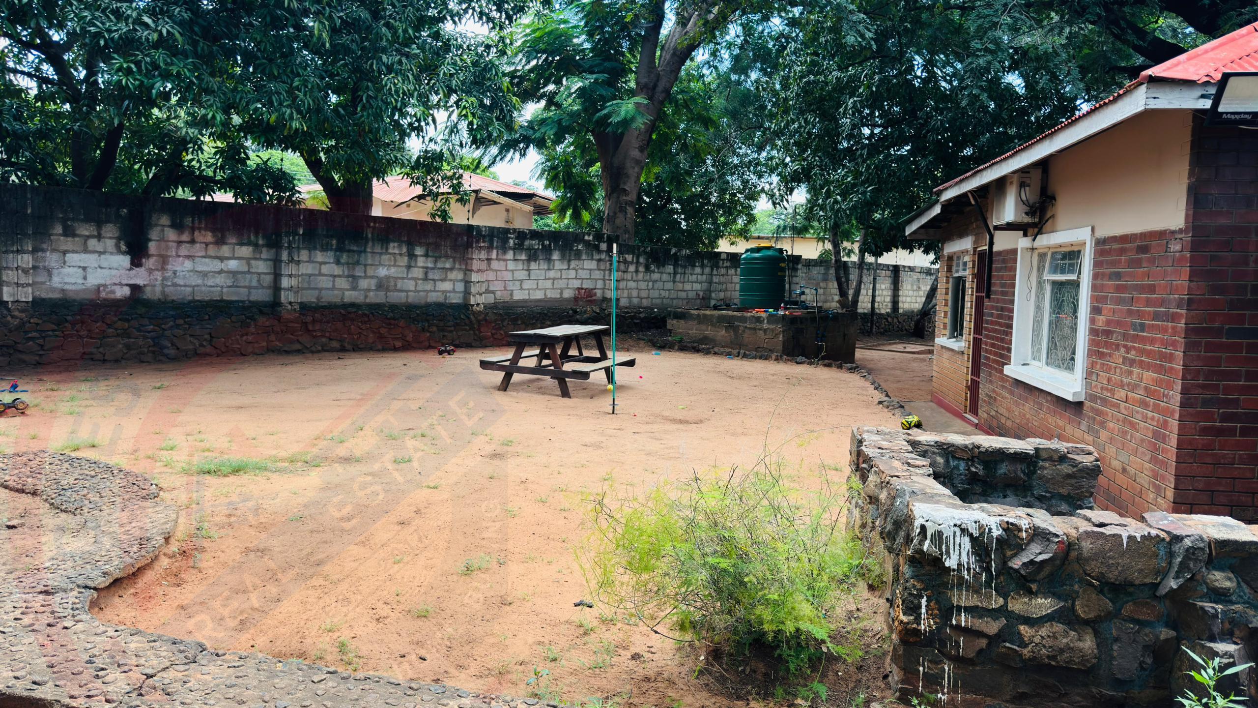 3 bedroom Townhouse for sale in Livingstone